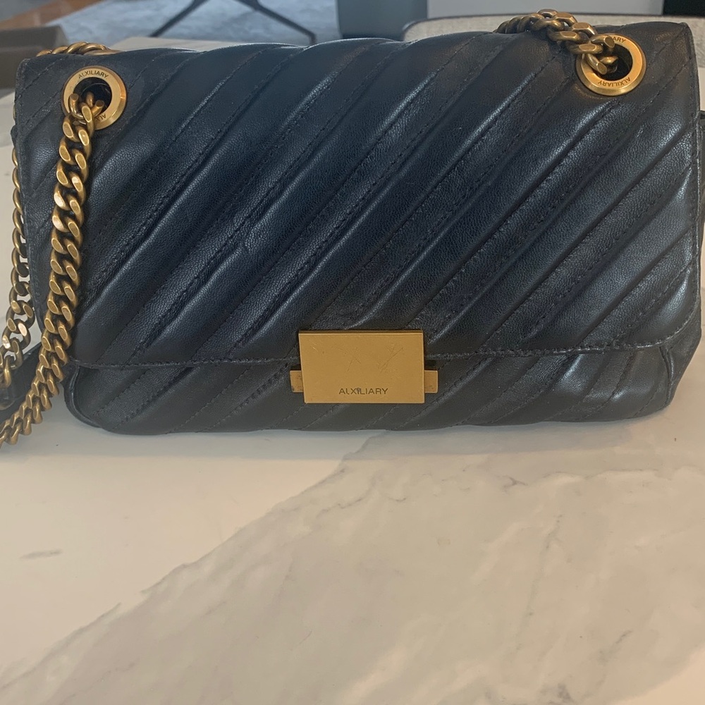 Aritzia Black Quilted Bag with Gold Chain